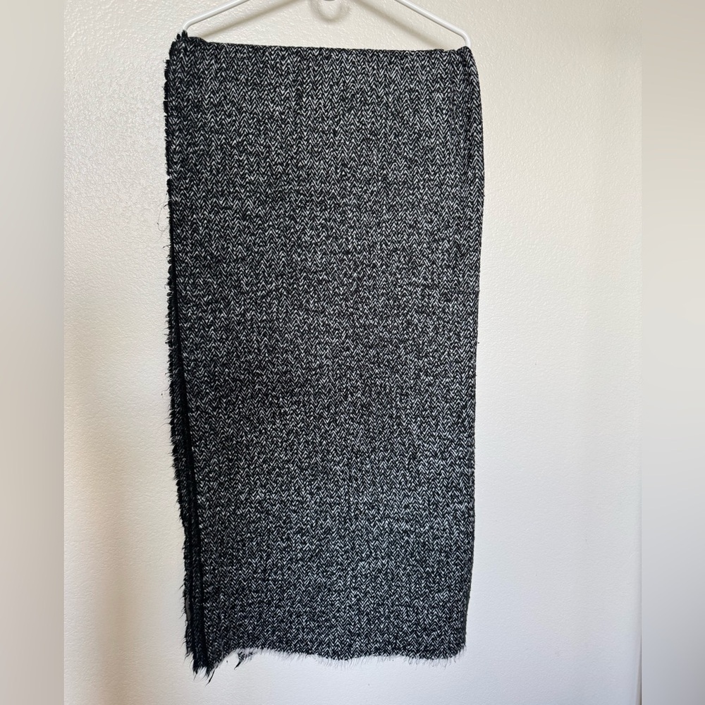 ZARA Elegant Black Tweed Scarf